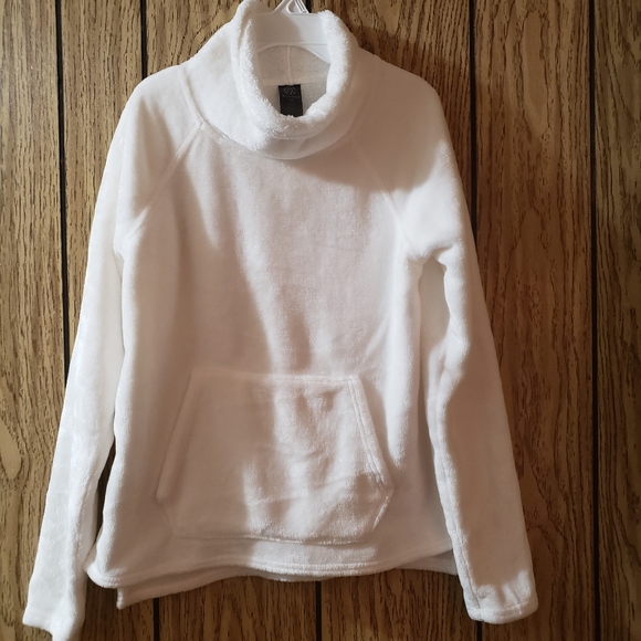 C9 Champion Sweaters - C9 Champion Pullover Fuzzy White Sweater Size XS